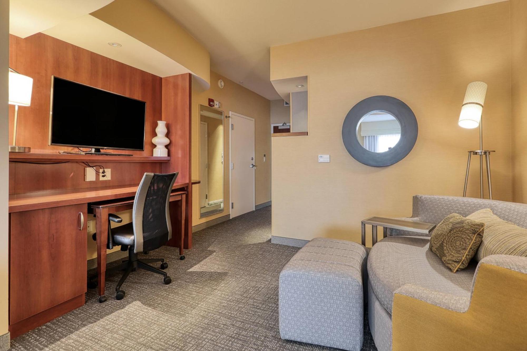Courtyard By Marriott York Hotel Exterior foto
